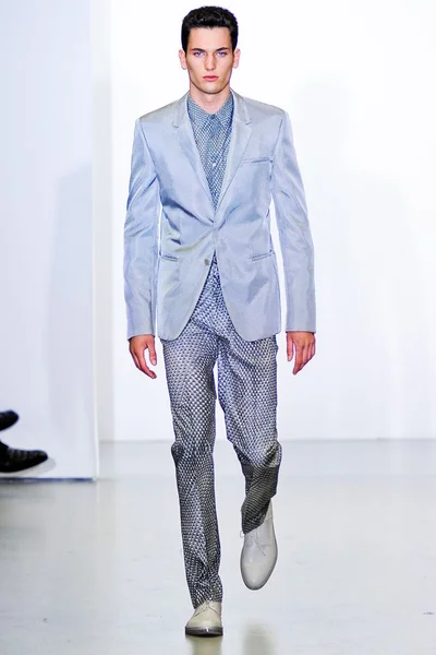 Look 25